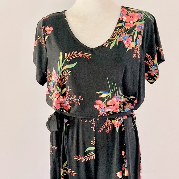 TABLE EIGHT floral jumpsuit with short sleeves and waist tie SIZE L - Picture 2 of 9